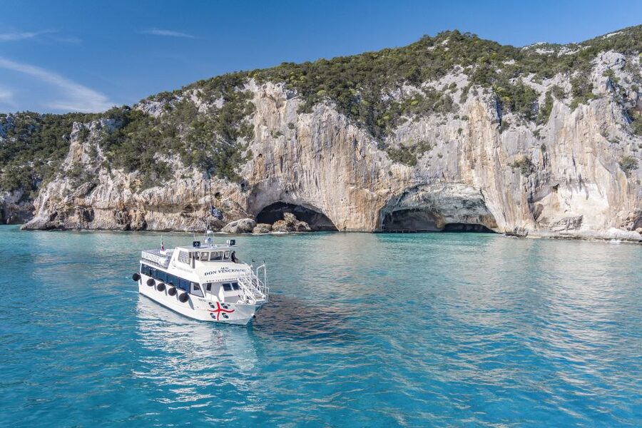 Cala Gonone: Grotta del Bue Marino and Cala Luna Boat Tour - Plan the extra fees before boarding