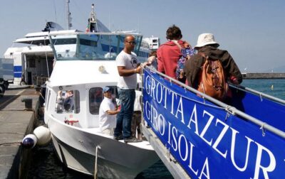 Capri: Island Sightseeing Tour with Blue Grotto Stop