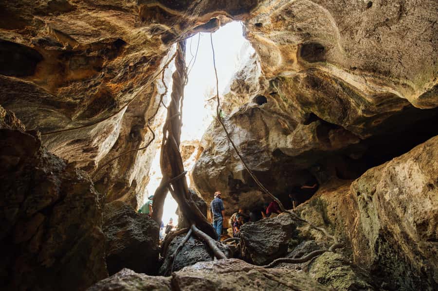 Capricorn Caves: 120 Minute Capricorn Adventurer Tour - Key points at a glance