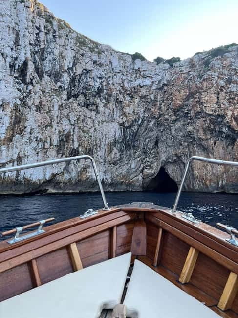 CASTRO-MALEPASSO: 3H CAVES BOAT TOUR WITH APERITIVE - Three swimming stops with different settings