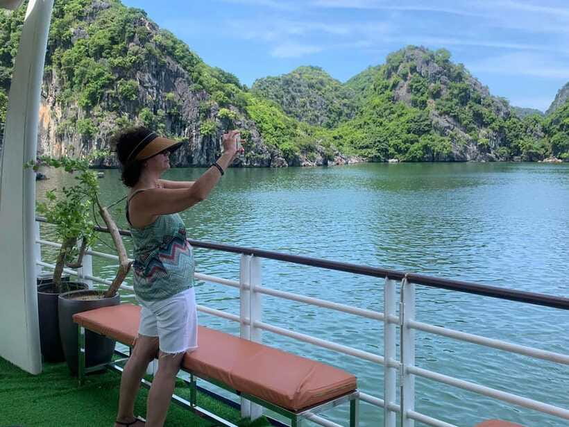 Cat Ba: Lan Ha and Ha Long Bay Boat Tour with Kayaking, Cave - Kayaking through caves and hidden lagoons