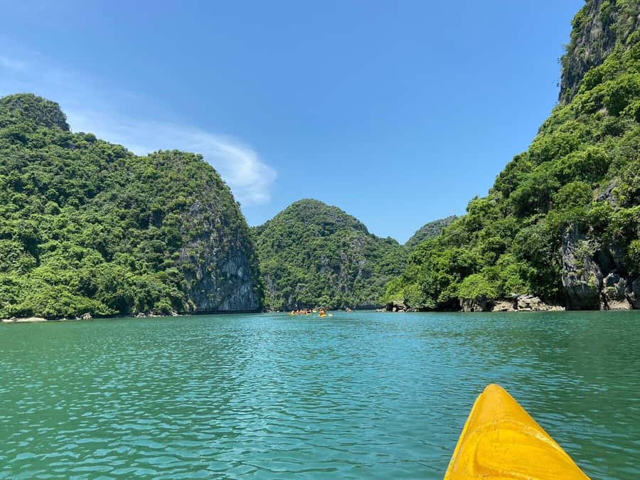 Cat Ba: Lan Ha and Ha Long Bay Boat Tour with Kayaking, Cave - Lunch aboard the boat