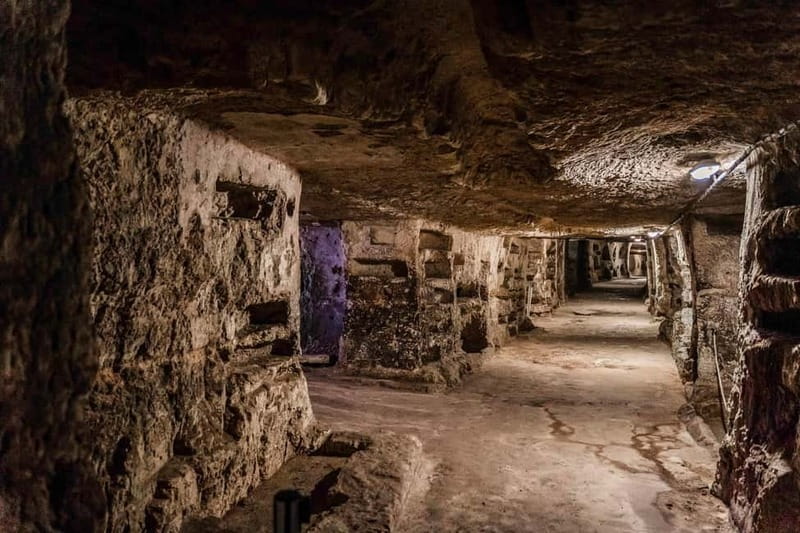 Catacomb of St. John: Entrance ticket and guided tour with VR viewer - Arcosoli, rotundas, and the shape of early Christian burial