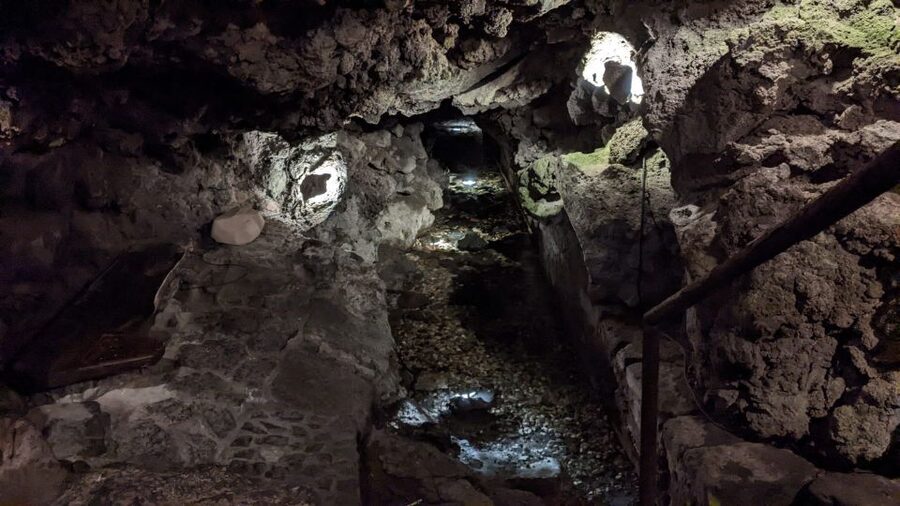 Catania: Underground Catania Tickets and Guided Tour - Language, group size, and the guide’s role