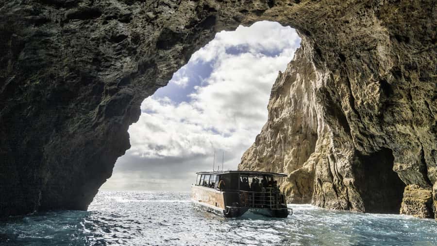 Cathedral Cove Coast and Cave Tour - Seeing Cathedral Cove from the water
