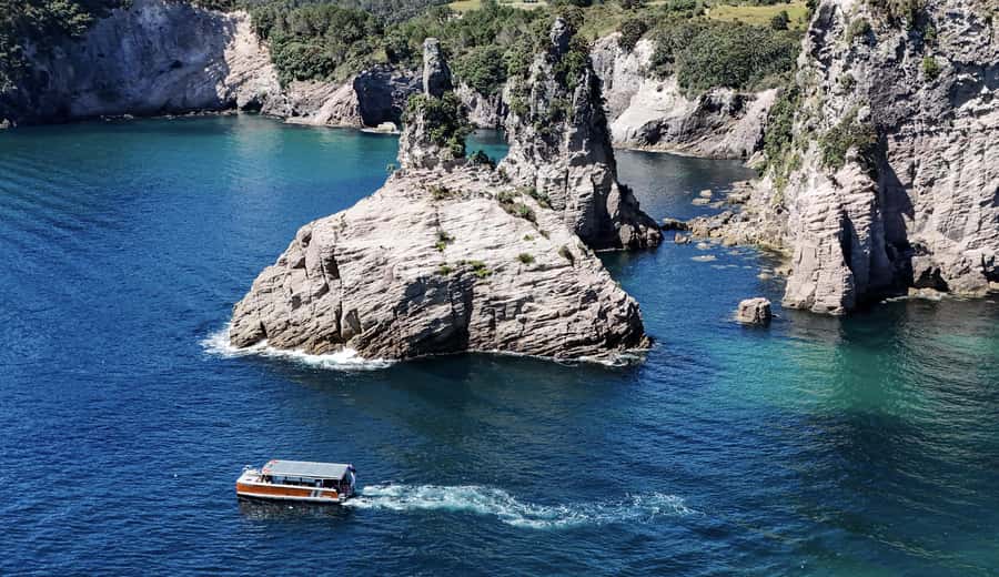 Cathedral Cove Coast and Cave Tour - Cruising past volcanic cliffs and sandy beaches