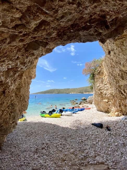 Caves of Porto Palermo: Kayak/SUP Tour with Castle Sea View - The 20-minute paddle back to Porto Palermo beach