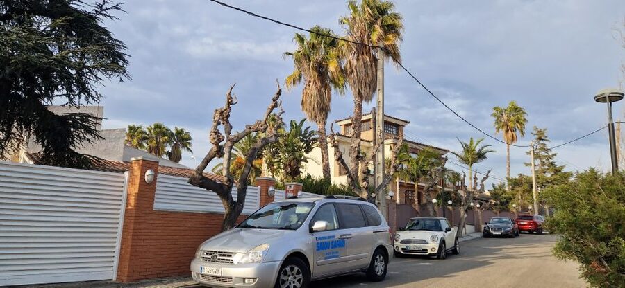 Caves prehistory of Esplugues Francolí with hotel pickup - Audio guide or live explanation?
