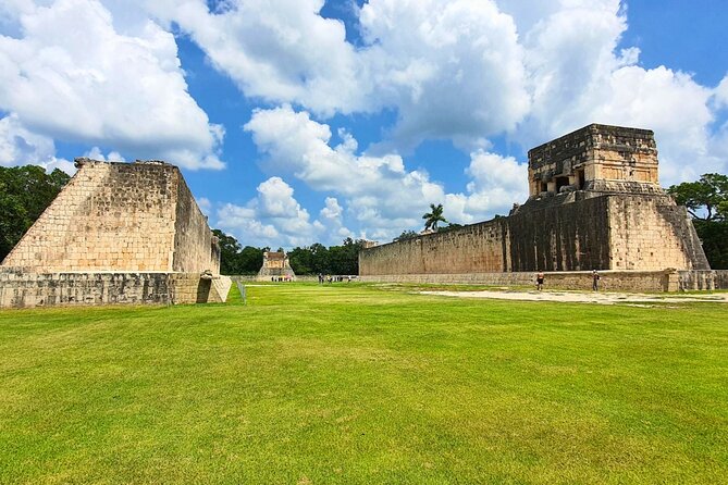 Chichen Itza Gastronomic, Valladolid and Cenote Extremo - The Kaua food demonstration and buffet