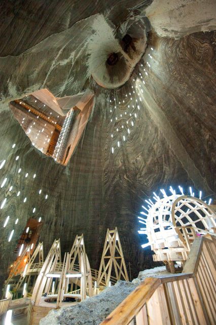 Cluj: Turda Salt Mine, Corvin Castle, Alba Carolina Tour - Meeting the guide in Union Square