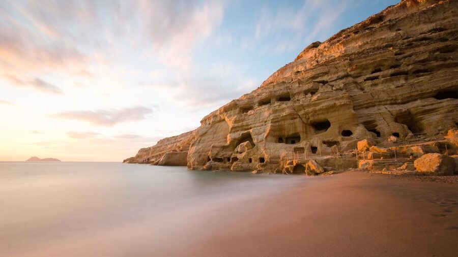 Crete: Matala Beach and Hippie caves, Red beach - Arriving at Matala Beach