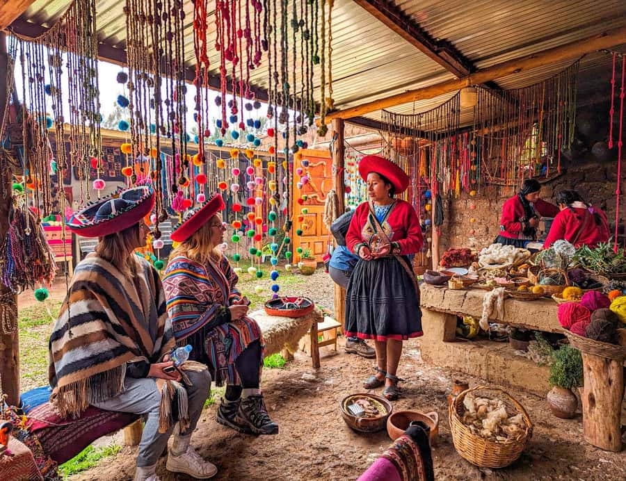Cusco:Chinchero,Moray & Salt Mines drop-off in Ollantaytambo - Key points at a glance