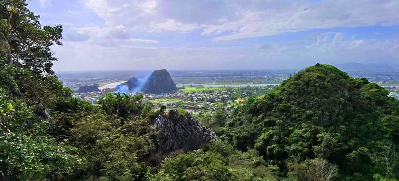 Da Nang/Hoi An: Marble & Monkey Mountains with Am Phu Cave - The guide can make or break the pace