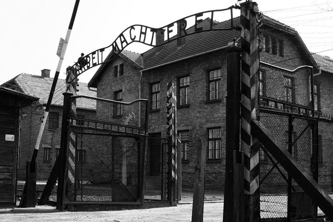 Day Trip: Auschwitz-Birkenau and Wieliczka Salt Mine from Krakow - Lunch between the two major stops