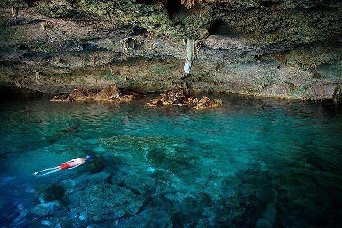 Dolphin, Sea Cave & Captain Cook Snorkel Combo in Kealakekua Bay - Meeting at Kailua-Kona and preparing for the boat