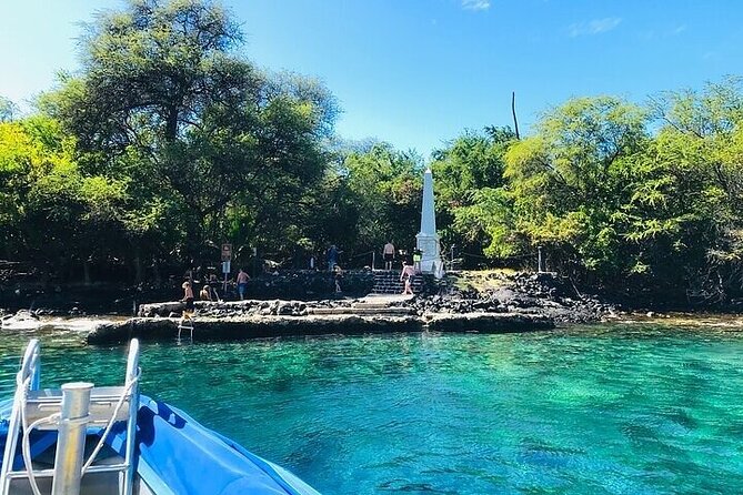 Dolphin, Sea Cave & Captain Cook Snorkel Combo in Kealakekua Bay - What the small group and boat mean for comfort