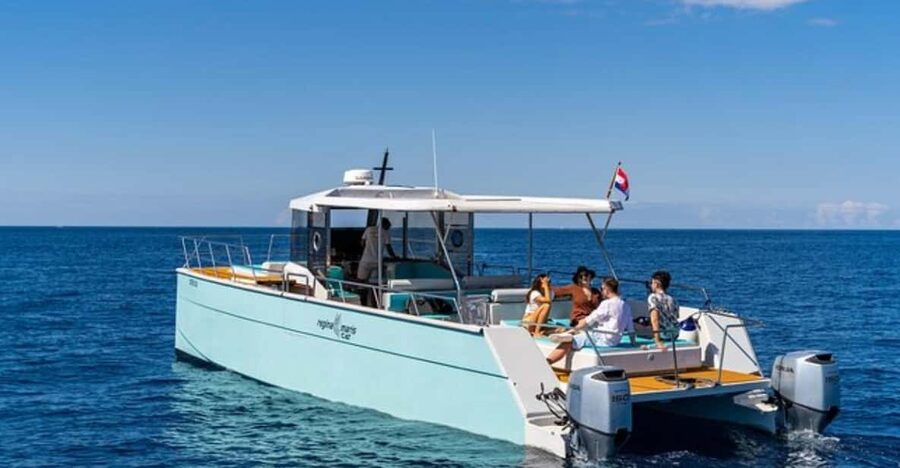Dubrovnik: Blue Cave Catamaran Tour with Drinks and Snorkel - What the crew and boat add to the day