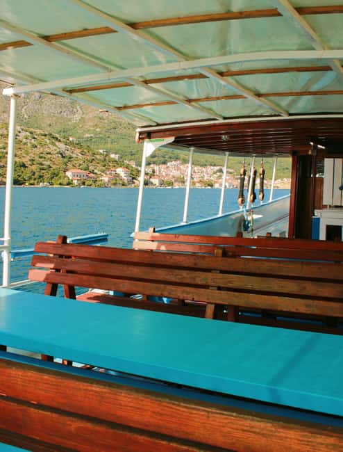 Dubrovnik: Blue Cave & Elaphiti Islands Full-Day Boat Tour - A drink and snack break back on the water