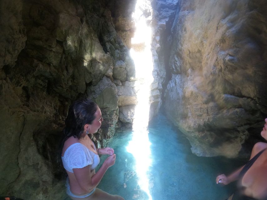 Dubrovnik: Blue & Green Caves Private Boat Tour with Drinks - The boat, drinks, and group atmosphere