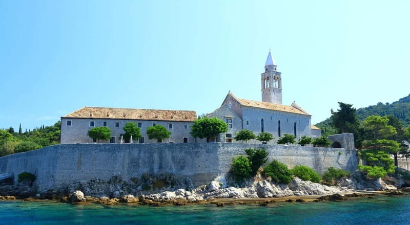 Dubrovnik or Cavtat: Blue Cave & Elaphiti Islands Boat Tour - Why the season changes the experience