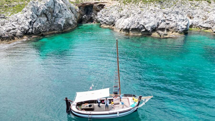East Palermo: boat tour among caves and breathtaking landscapes - Formiche is the first serious water stop