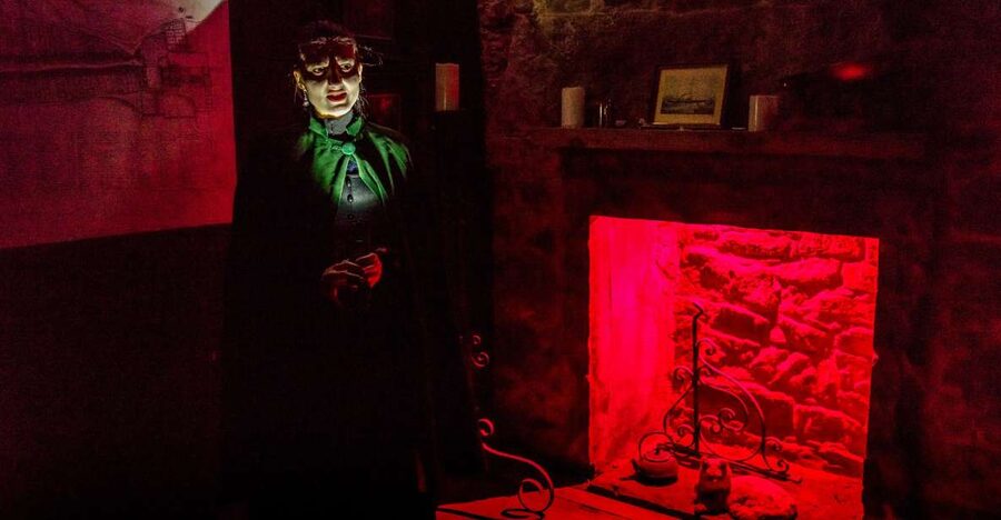 Edinburgh: Evening Underground Ghost Tour - Starting beneath the Royal Mile
