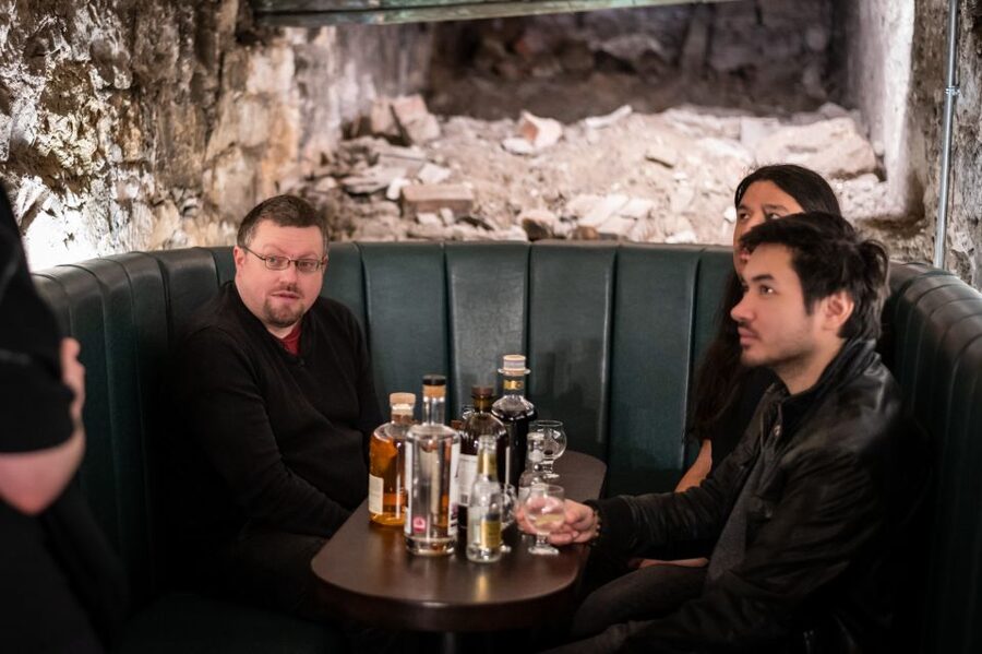 Edinburgh: Gin Tasting at Underground Venue - Why tonic water gets its own chapter