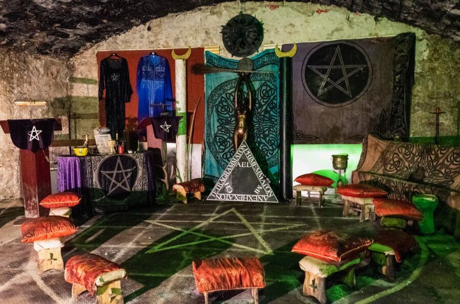 Edinburgh: Haunted Underground Vaults and Graveyard Tour - Why this Edinburgh ghost tour works