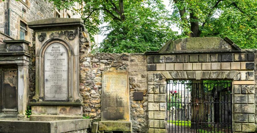 Edinburgh: Haunted Underground Vaults and Graveyard Tour - Greyfriars Kirkyard and the Bobby story