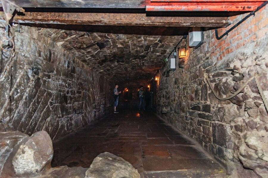 Edinburgh: Old Town and Underground Historical Tour - Crime, literature, and Edinburgh’s dark side