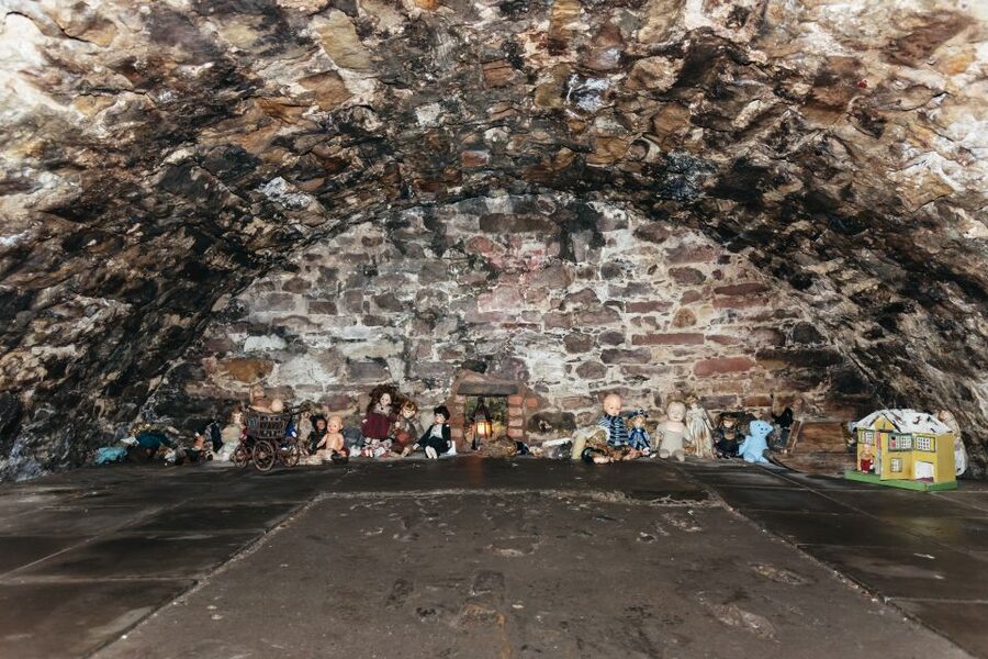 Edinburgh: Old Town and Underground Historical Tour - Choosing the right guide-led experience