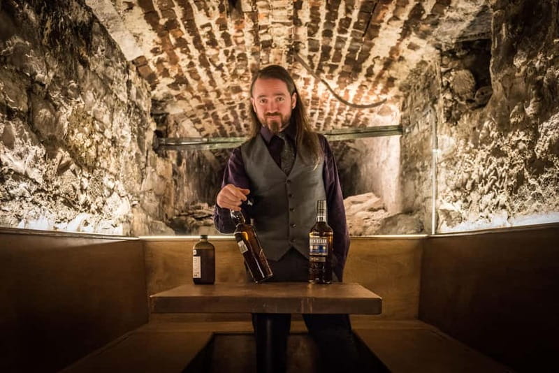 Edinburgh: The Lost Close Underground Scotch Whisky Tasting - Entering The Lost Close from Parliament Square