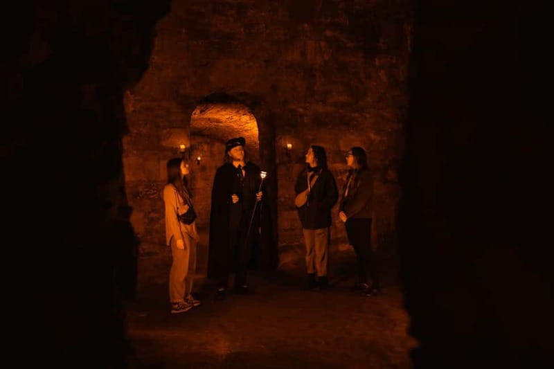 Edinburgh: Underground Vaults and Graveyard Evening Tour - Practical advice for a better night