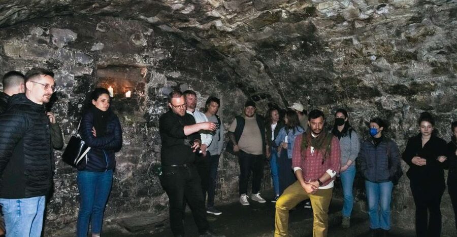 Edinburgh: Underground Vaults Tour - Start at the Lawnmarket, then follow the story underground