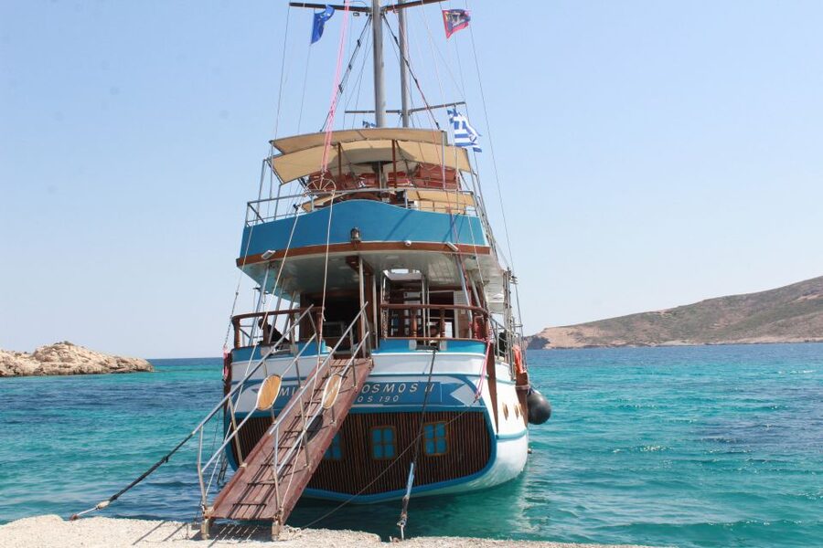From Ag Anna: Rina's Cave and Ano and Kato Koufonisi Cruise - A relaxed start from Agia Anna at 9:45