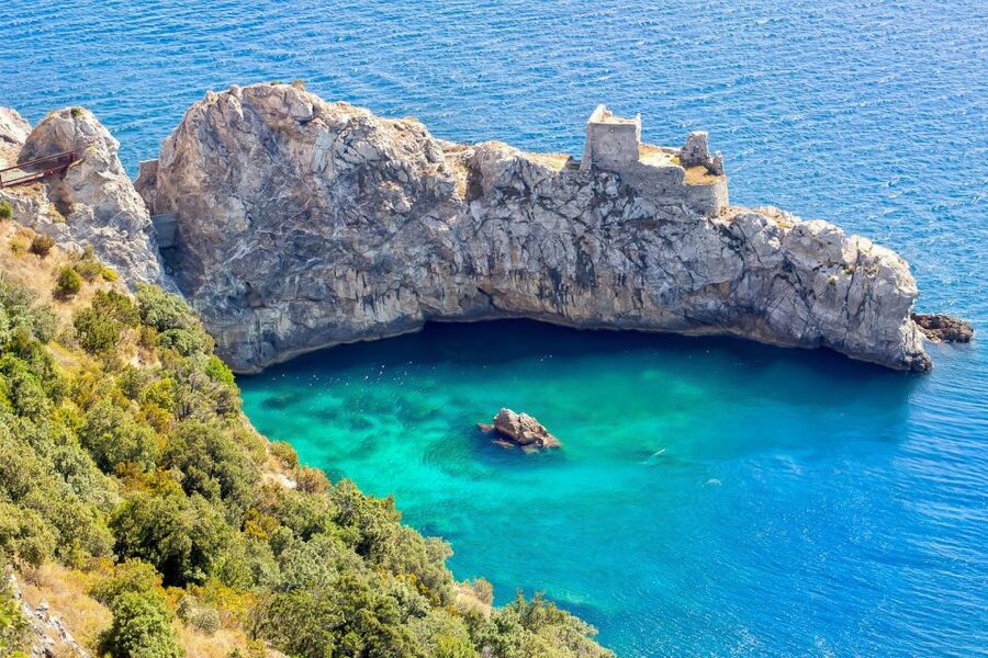 From Amalfi: Amalfi Coast 6-Hour Private Grottoes Boat Trip - What the boat and service may be like