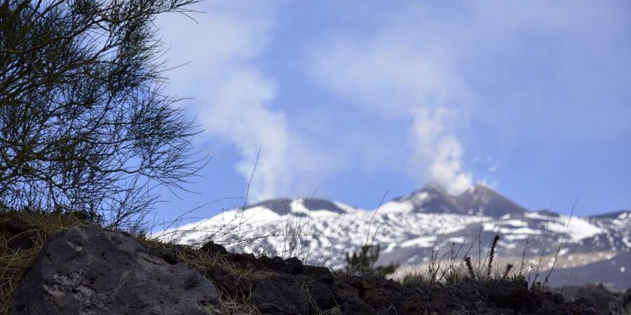 From Catania: trek on Mount Etna, Lava Cave & tasting Tour - From Catania to the slopes of Etna