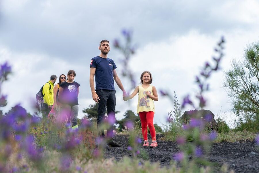 From Catania: trek on Mount Etna, Lava Cave & tasting Tour - The guides make the difference