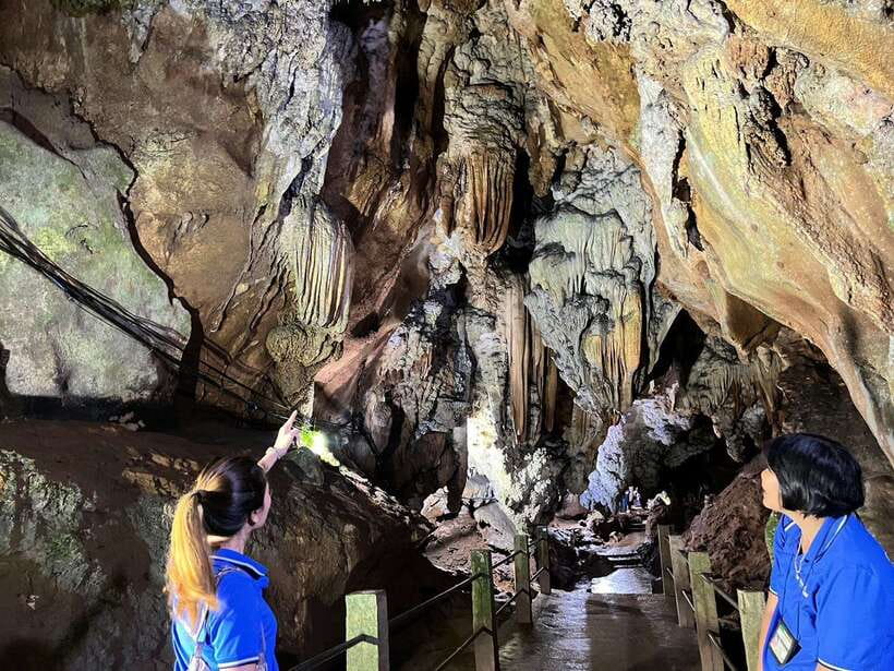 From Chiang Mai: Chiang Dao Cave & 5 Hill Tribe Villages - Entering Chiang Dao Cave and Temple