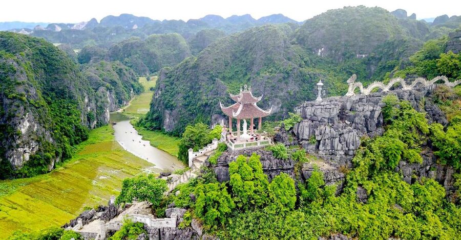 From Hanoi: Bai Dinh, Trang An, and Mua Cave Full-Day Tour - Bai Dinh Pagoda and its giant Buddha