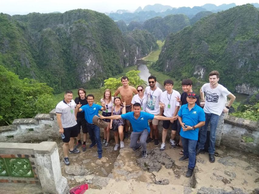 From Hanoi: Bai Dinh, Trang An, and Mua Cave Full-Day Tour - Lunch and a taste of the day’s rhythm