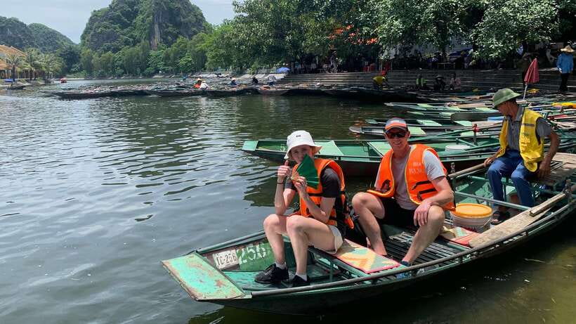From Hanoi: Hoa Lu/Bai Dinh-Tam Coc/Trang An-Mua Cave Tours - A 20-dish buffet between the major stops