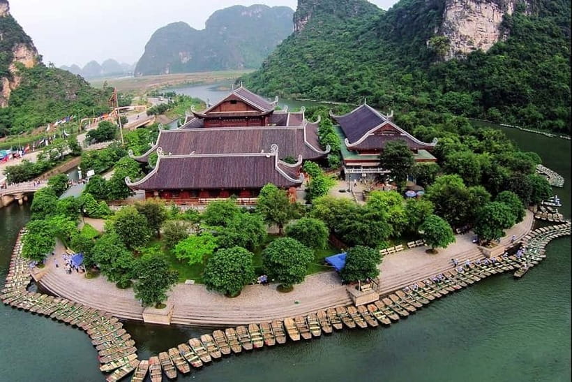 From Hanoi: Hoa Lu/Bai Dinh-Tam Coc/Trang An-Mua Cave Tours - Cycling through the countryside
