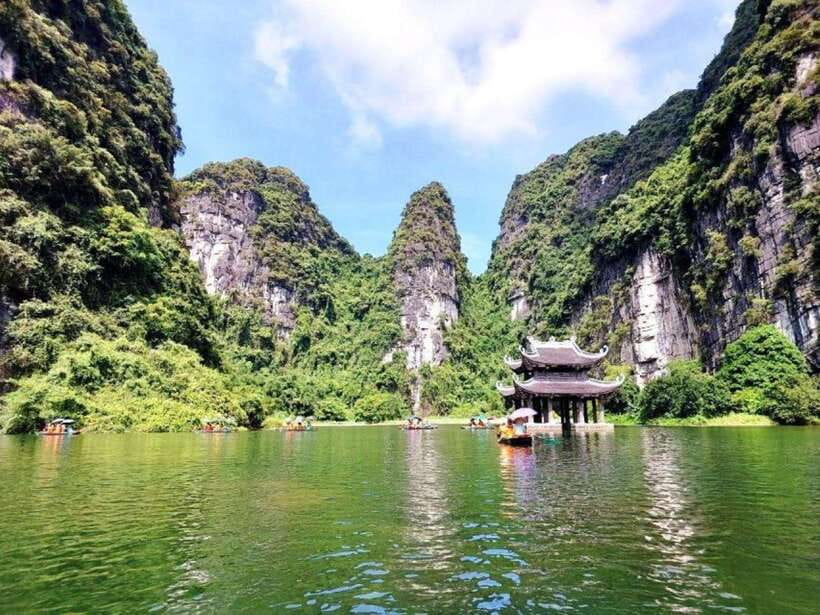 From Hanoi: Ninh Binh, Bai Dinh, Trang An and Mua Cave Trip - How the guide and group setup affect the day