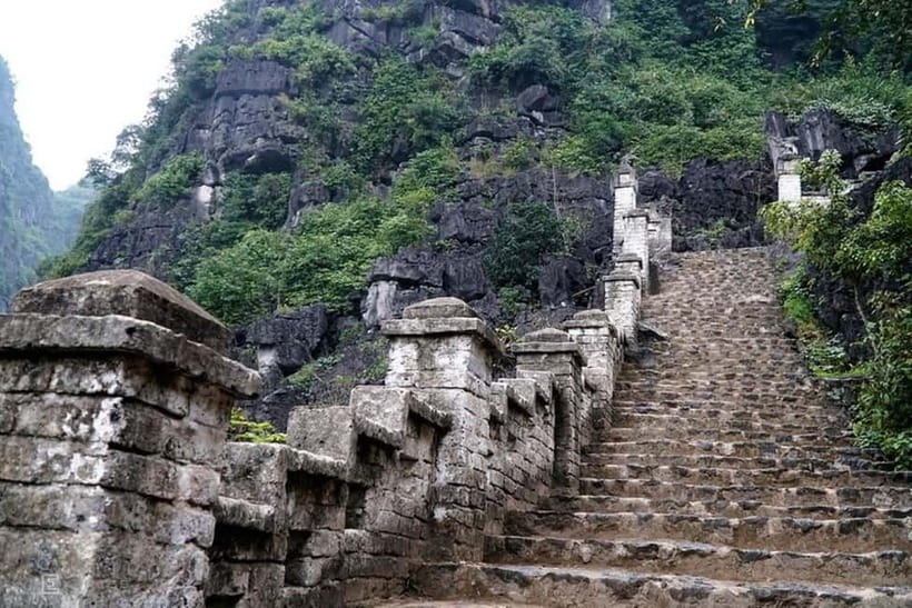From Hanoi: Tam Coc Boat Trip and Hoa Lu & Mua Cave Tour - Who should book this Ninh Binh day trip?