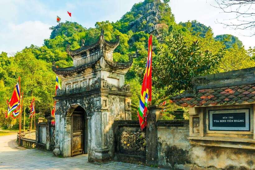 From Hanoi: Tam Coc Boat Trip and Hoa Lu & Mua Cave Tour - A full day from Hanoi to Ninh Binh