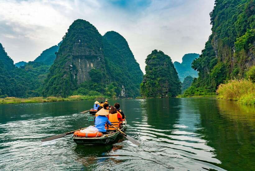 From Hanoi: Trang An Eco-tourism -Bai Dinh pagoda & Mua Cave - Mua Cave and the 500-step climb
