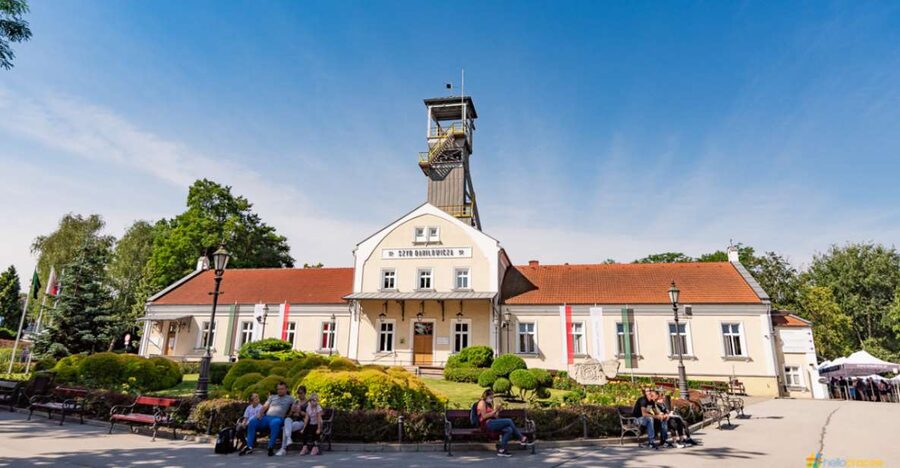 From Krakow: Guided Tour in Wieliczka Salt Mine - Why the Wieliczka Salt Mine feels different