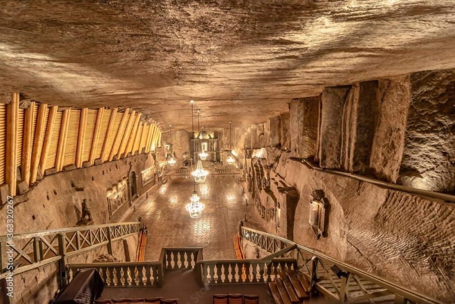 From Krakow: Guided Tour in Wieliczka Salt Mine - Languages, group size, and guide quality