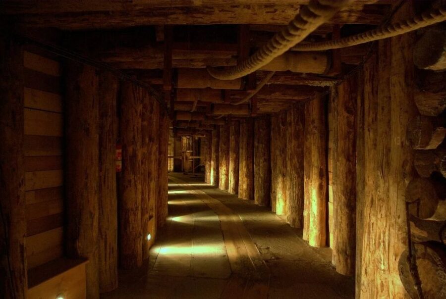 From Krakow: Wieliczka Salt Mine Half-Day Trip with Pickup - The long route to the lift